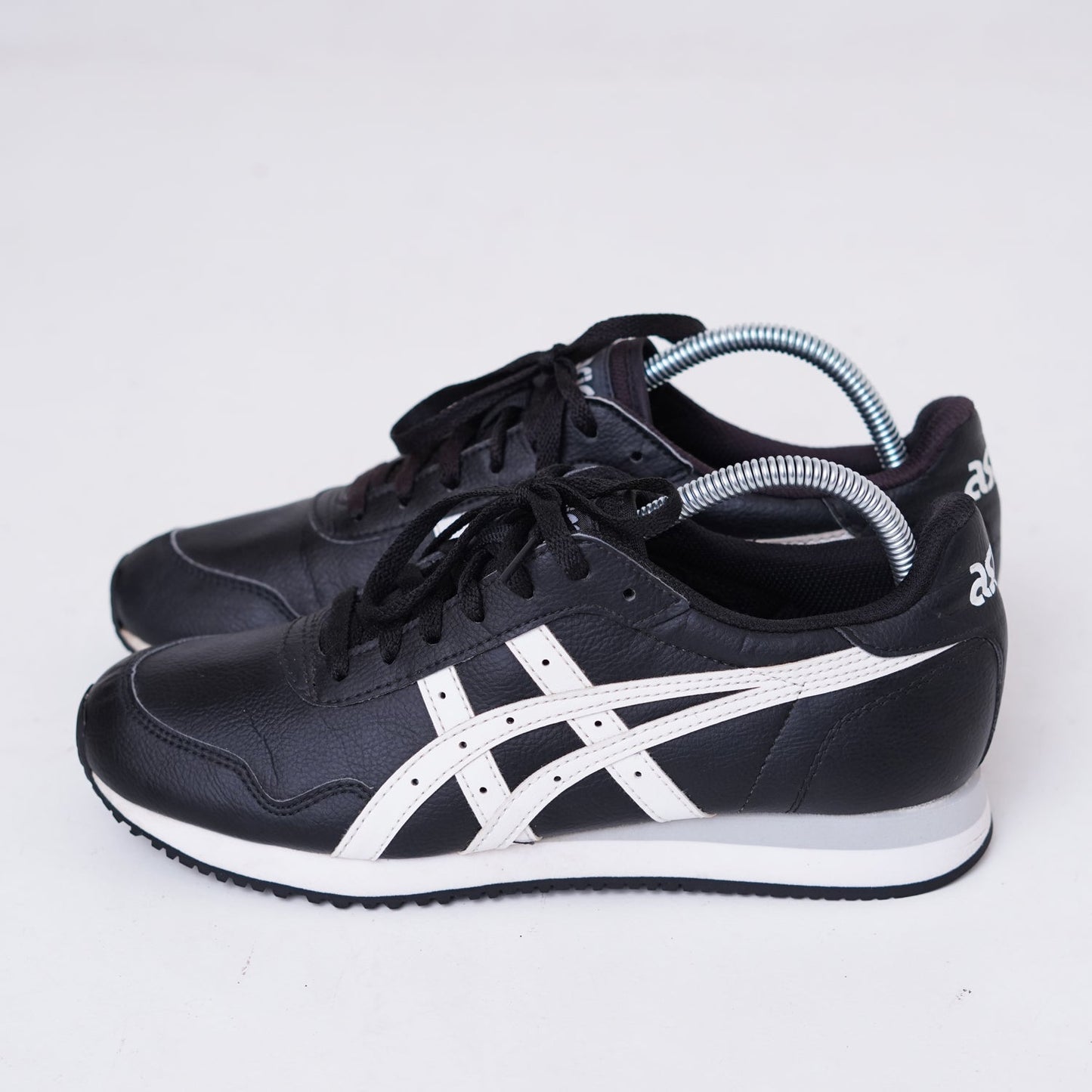 ASICS tiger runner black and white
