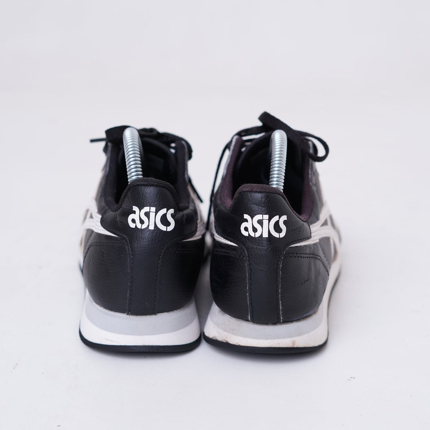 ASICS tiger runner black and white