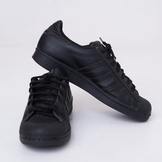 Black Sneakers