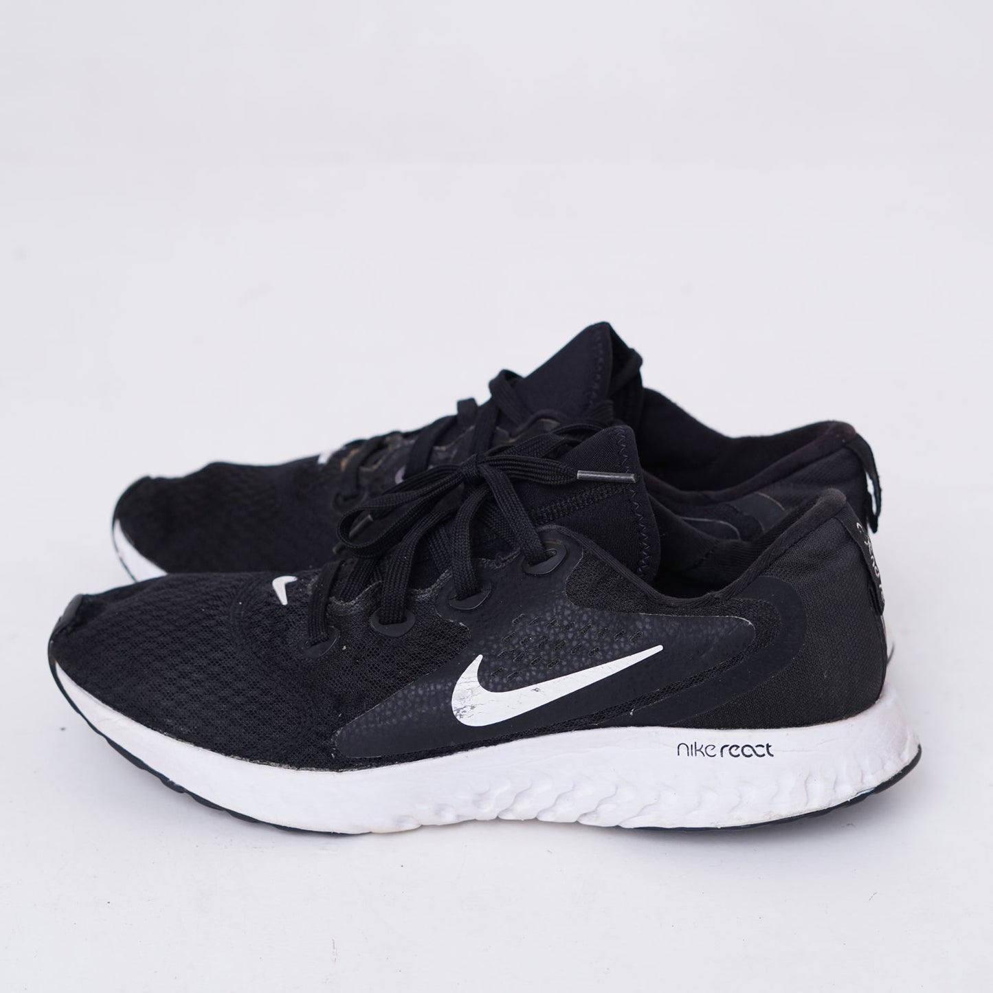 Nike Legend React "Black and White"